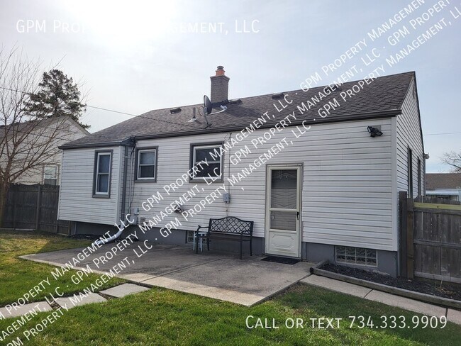 Photo - 832 Hudson St
