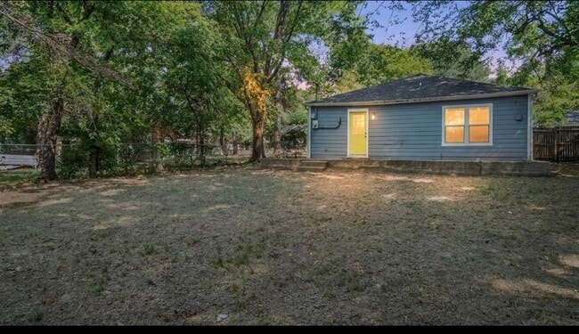 Photo - 220 W Murray St