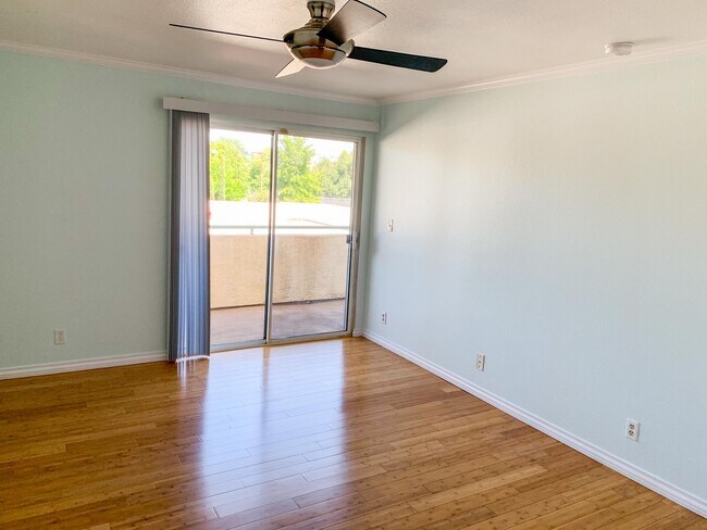 Master bed - 7800 Topanga Canyon Blvd Unidad 217