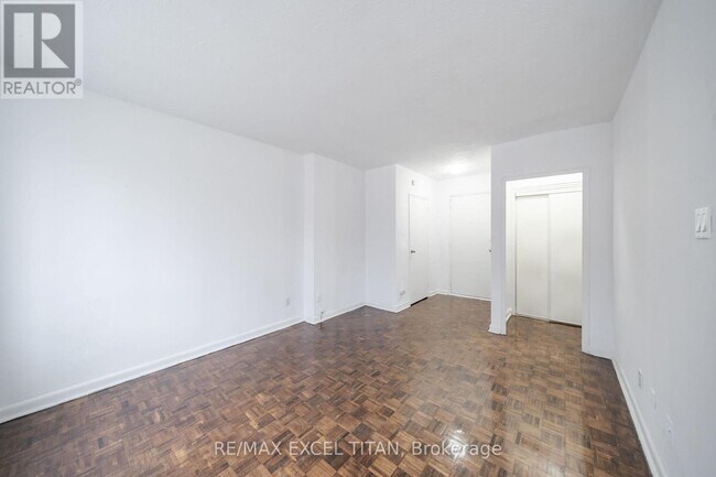Photo - 2895 Bathurst St Unit 108