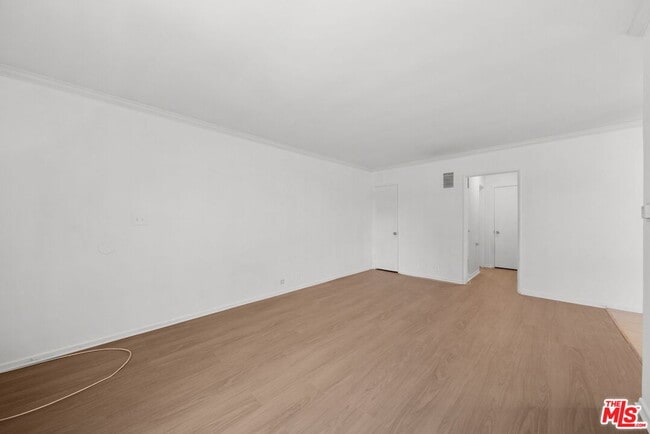 Photo - 14913 Hartland St Unit 6