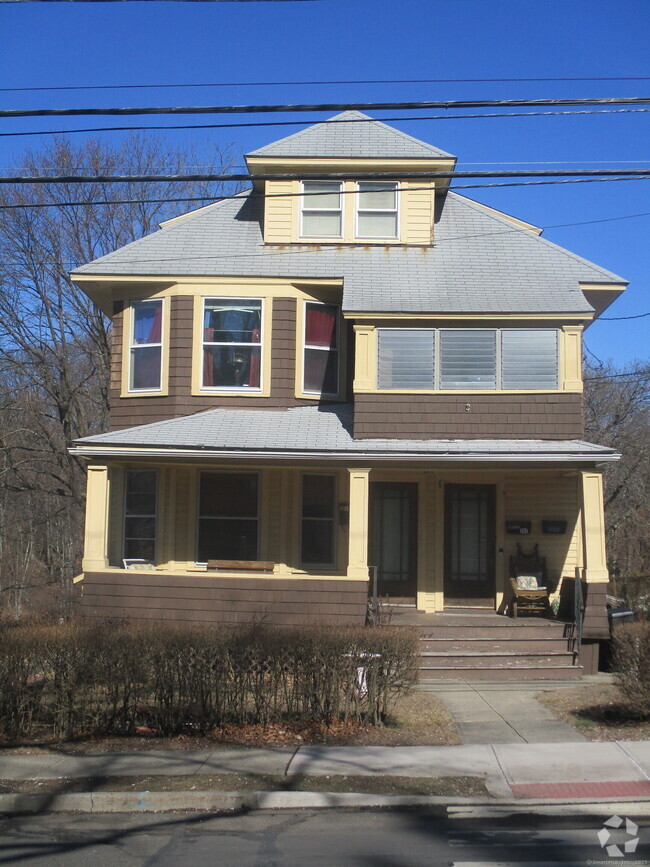 Building Photo - 247 Flax Hill Rd Unit 1(First Floor) Rental