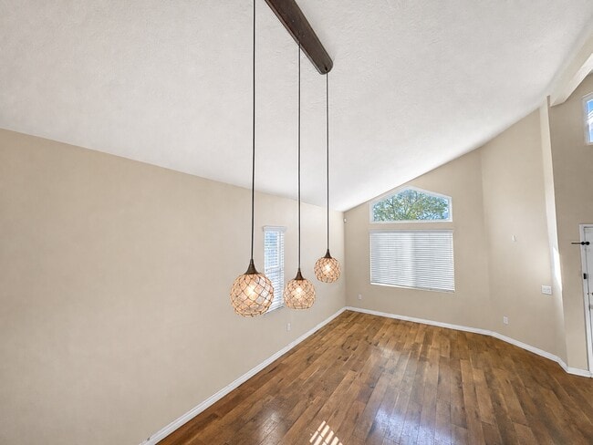 Photo - 28561 Foxboro Ln