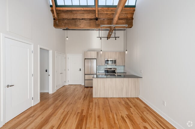 1BR, 1BA - 819SF - Living/Dining Room