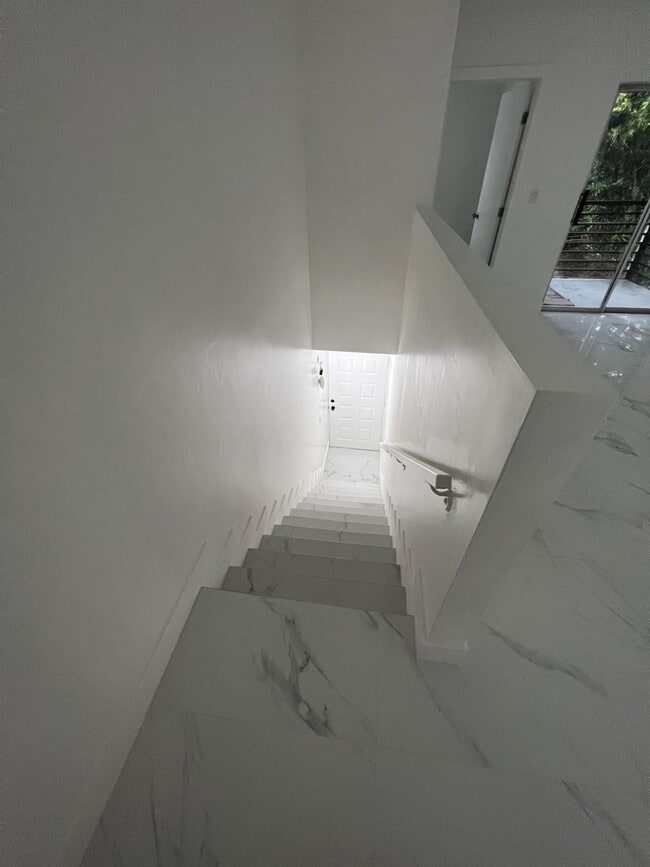 Building Photo - 505 Gardens Dr Unit 201 Rental