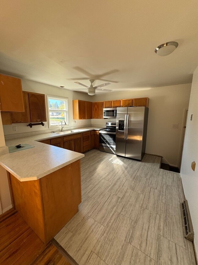 Building Photo - Cozy Home