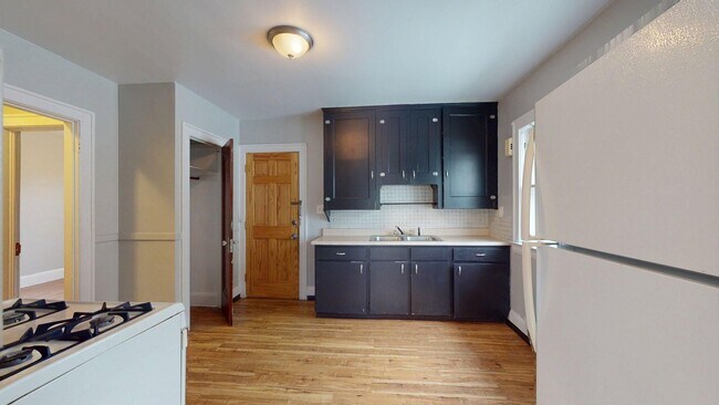 Building Photo - 18908 Cherokee Ave Unit 2 Rental