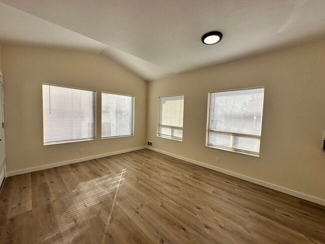 Photo - 387 S 58th St Unidad 387-C