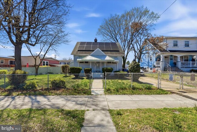 Photo - 4339 Barker St SE