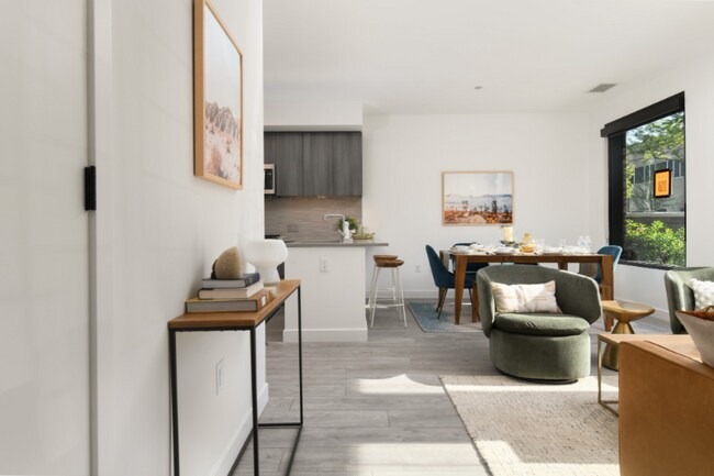 Photo - 855 W Madison St