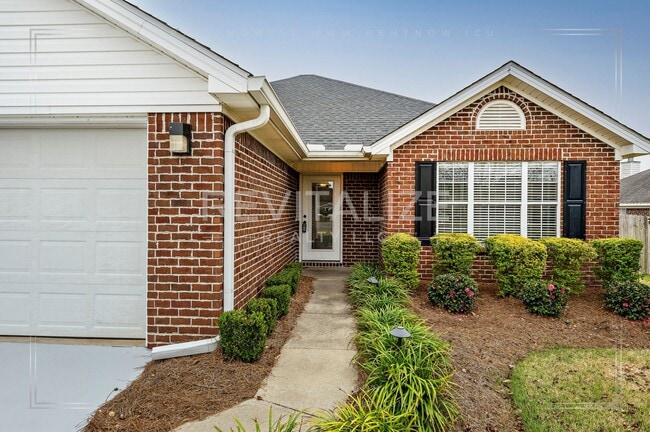 Photo - Gorgeous 3 Bed 2 Bath Brick Cottage on Corner Lot