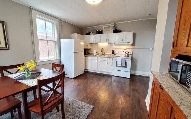 226 1/2 N State St Unit 3