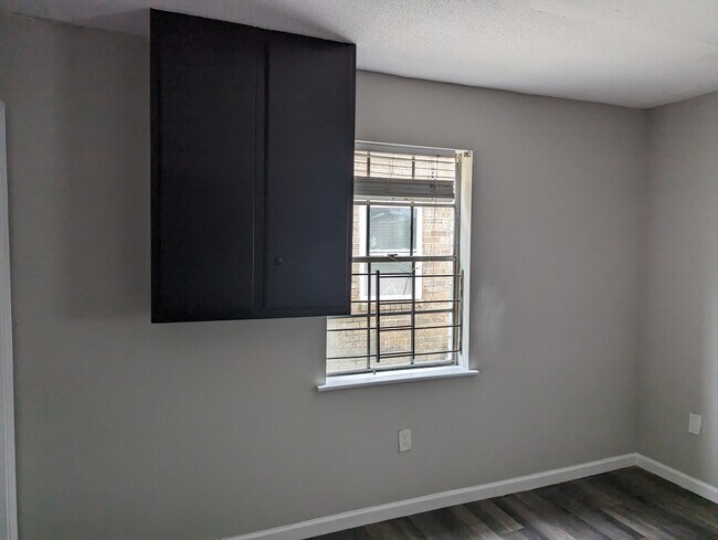 Photo - 210 Helen St