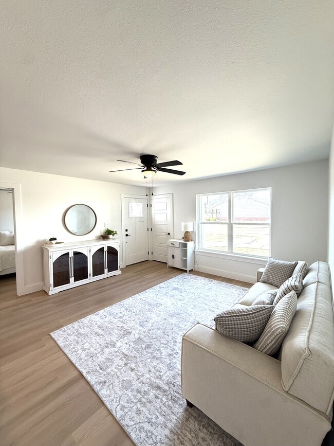 Photo - 1120 W Cato Springs Rd