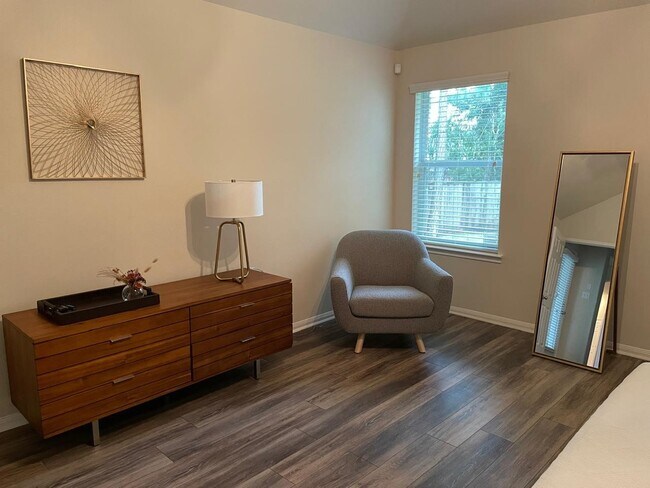 Photo - 31 W Spindle Tree Cir