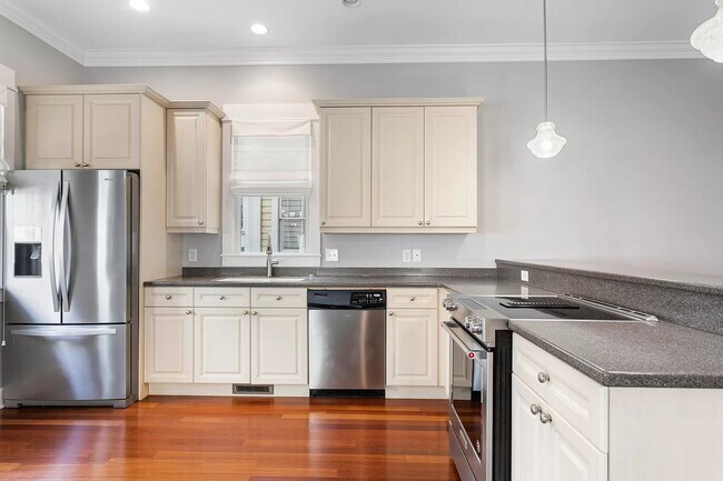 Photo - 87 Bogard St