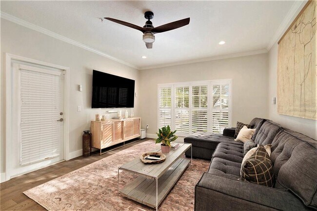 Photo - 801 S Oregon Ave