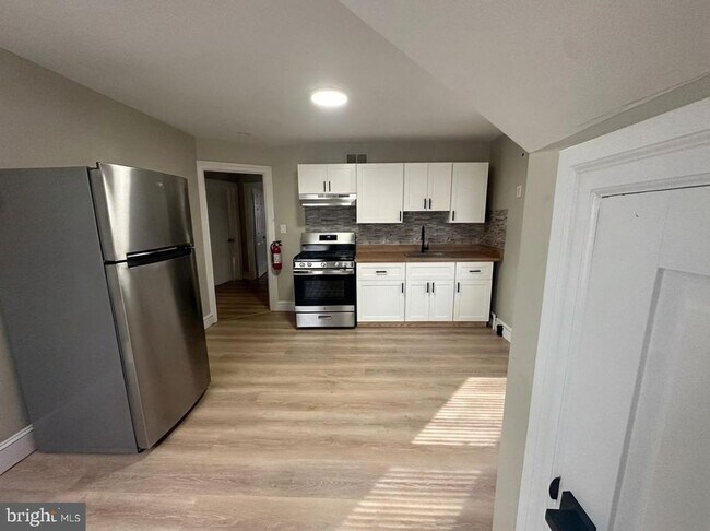 Photo - 1109 W James St Unit 2