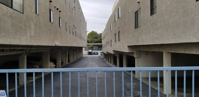 Ally's Flower Apartments