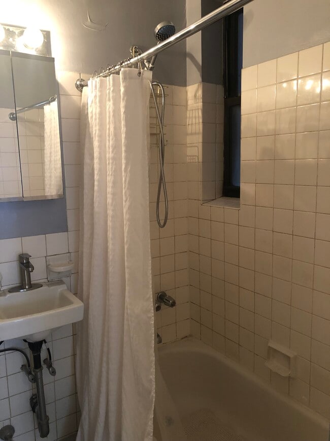 Photo - 424 E 77th St Unit Apt 3B