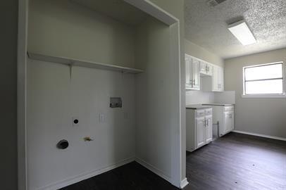 Photo - 811 Clyde St