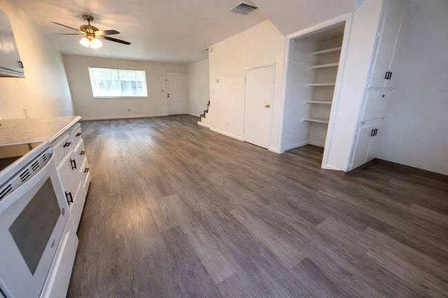 2 bed, 1 bathroom