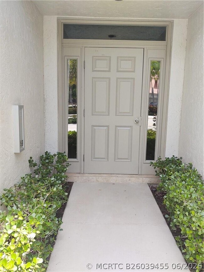 5801 Coach House Cir Unit B