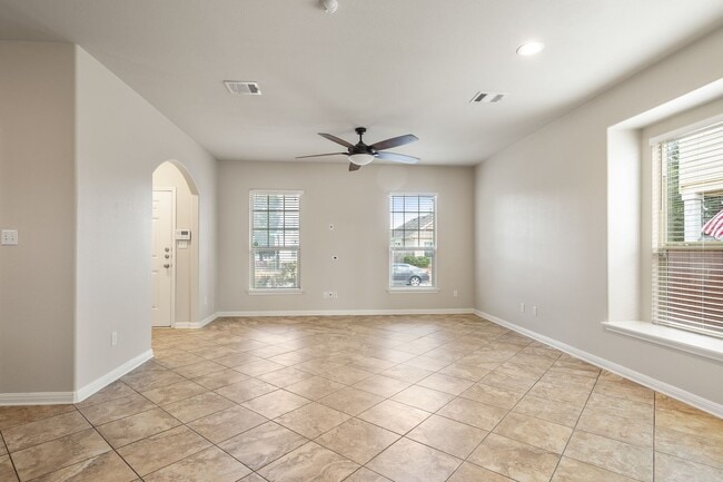 Photo - 102 Preston Trail