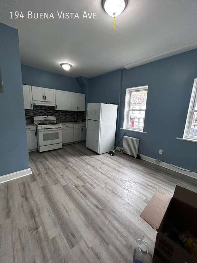 Building Photo - 194 Buena Vista Ave