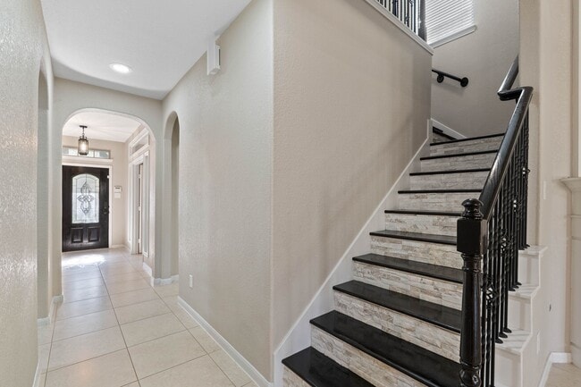 Photo - 208 Forest Peak Way