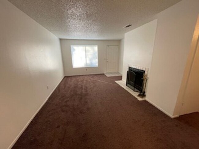 Photo - WH4422 Unit B