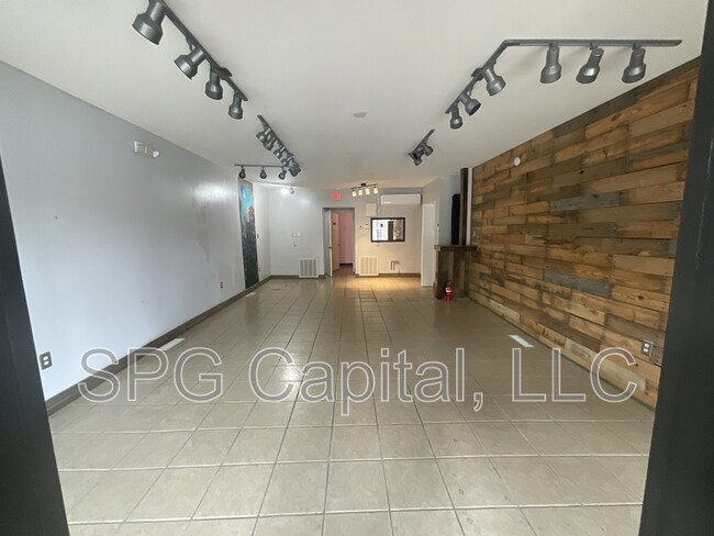 Photo - 13 W King St