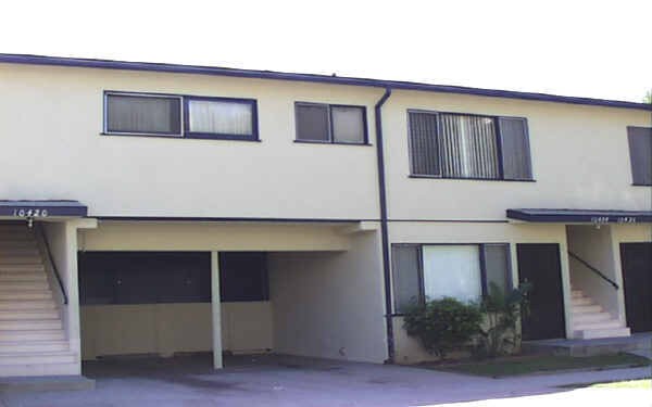 Photo - 10420-10434 Tabor St