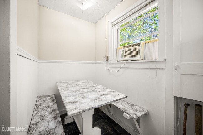 Photo - 2404 Orange St