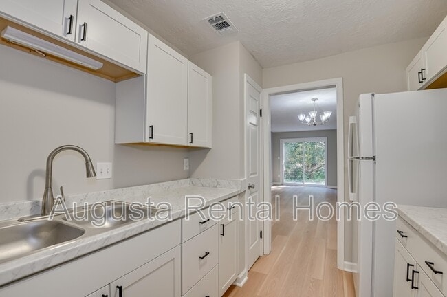 Photo - 2806 Thomas Ln