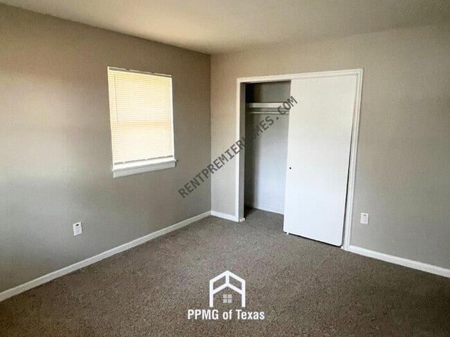 Building Photo - 404 Verona Ave