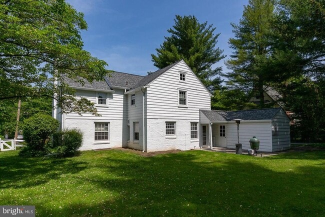 Building Photo - 515 Manor Rd