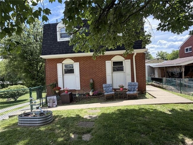 Photo - 104 1st St