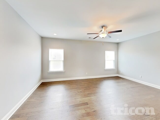 Photo - 311 Cloverbrook Way