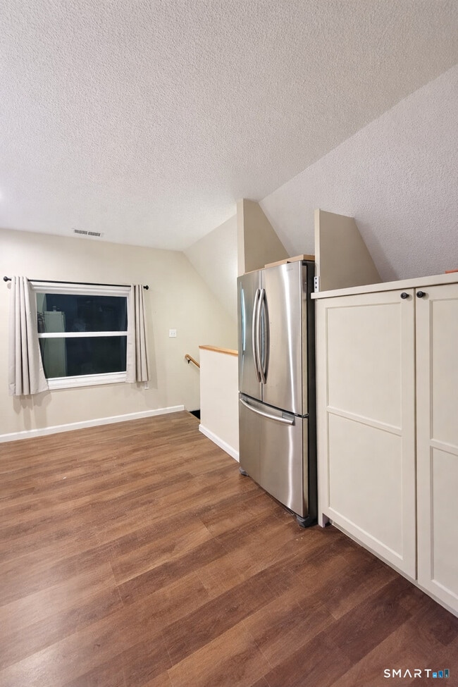 Photo - 33 Fair St Unit 3