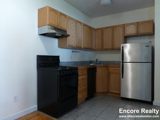 Building Photo - 145 Endicott St Unit A