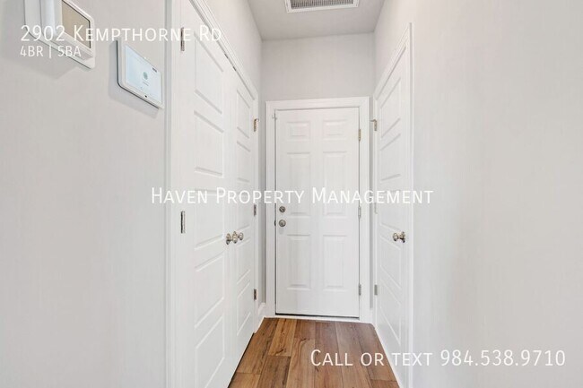 Photo - 2902 Kempthorne Rd