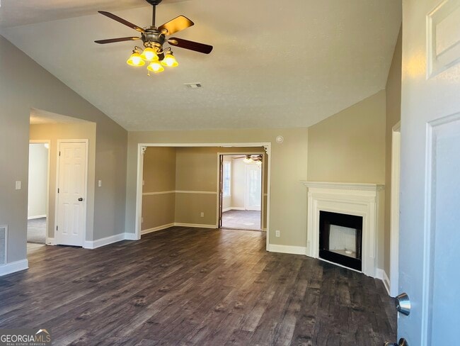 Photo - 2890 Garnet Way