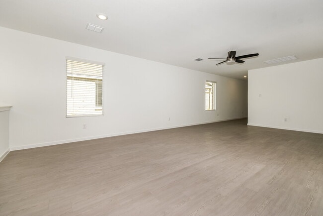 Photo - 1723 Crossbill St