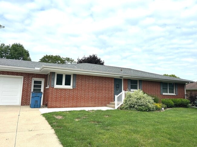 Building Photo - 1402 Lakeview Dr Rental