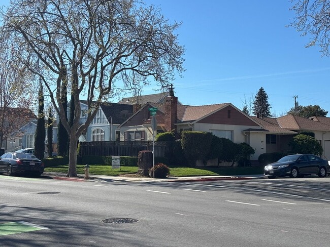 Building Photo - G1 | 170-172 12th Avenue* Unit 172