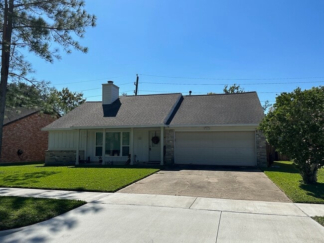 Building Photo - 3114 Sleepy Hollow Dr