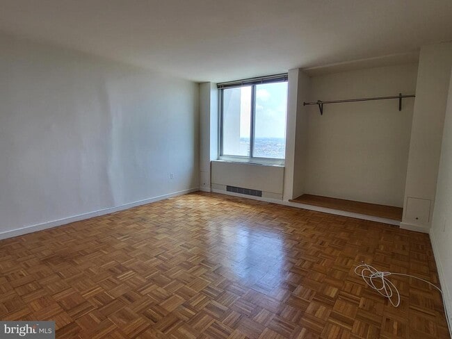 Photo - 604 S Washington Square Unidad 3013