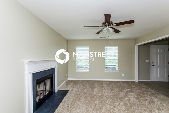 Photo - 3 Bedroom Pet-Friendly Home in Charlotte, NC with Main Street Renewal