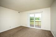 1BR, 1BA - 750 SF